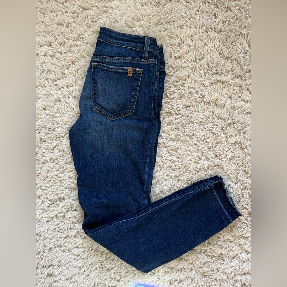Joe’s Jeans - Skinny ankle with Raw hem. Size 27